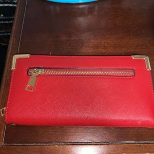 Red clutch